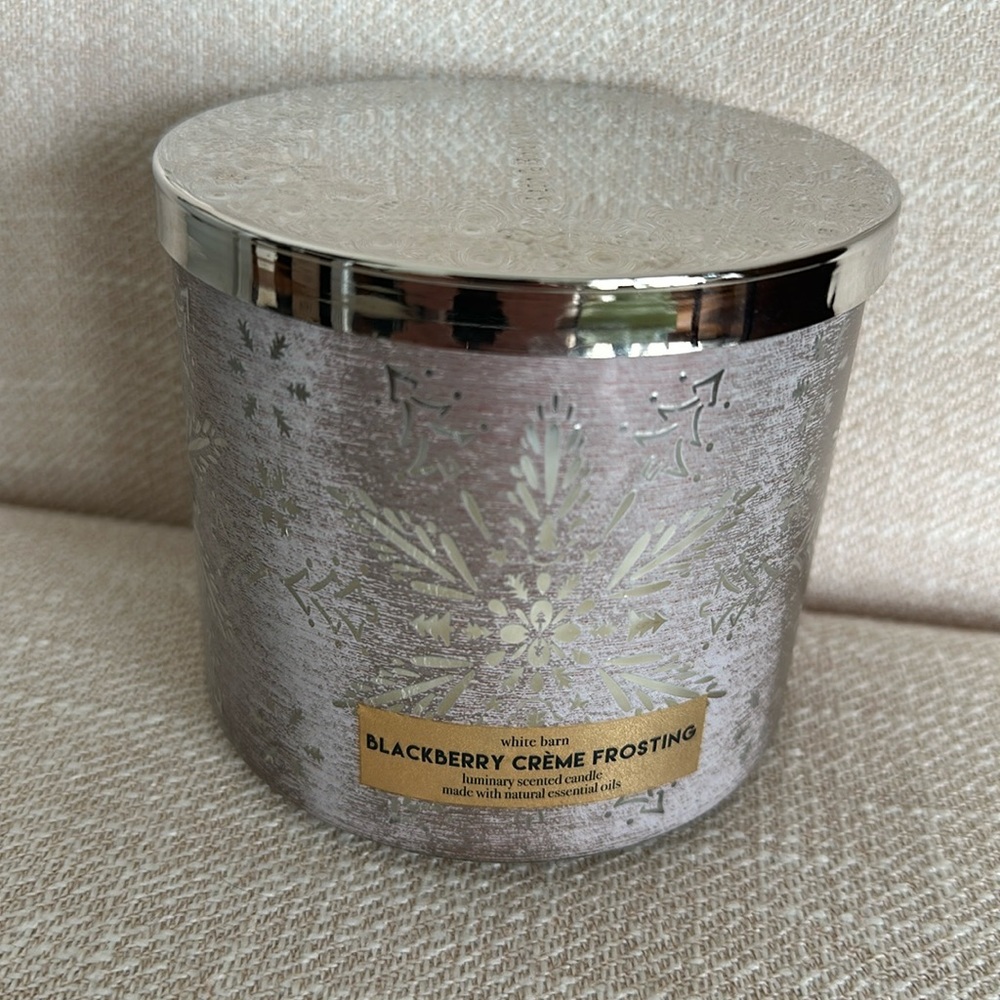 NEW Bath & Body Works White Barn 14.5 Oz Candle 3 Wick Blackberry Creme Frosting